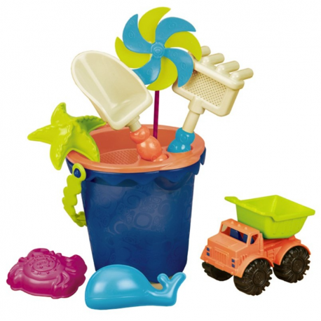 Beach bucket with accessories